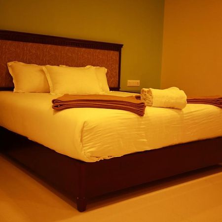 Hotel Temple Plaza Kochi Chottanikara Exterior foto