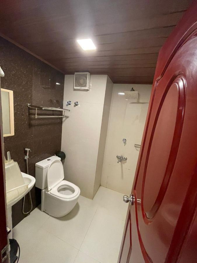 Hotel Temple Plaza Kochi Chottanikara Exterior foto