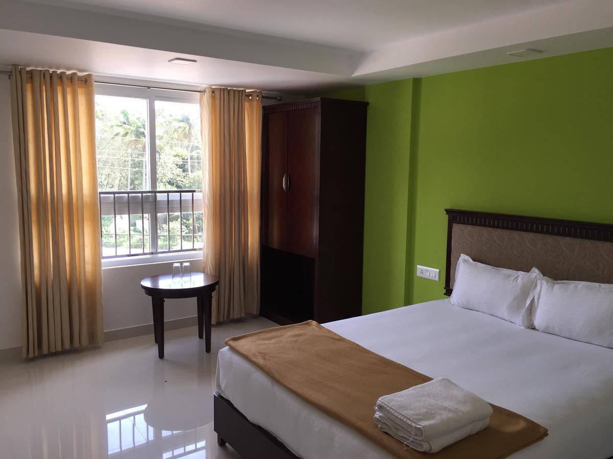 Hotel Temple Plaza Kochi Chottanikara Exterior foto