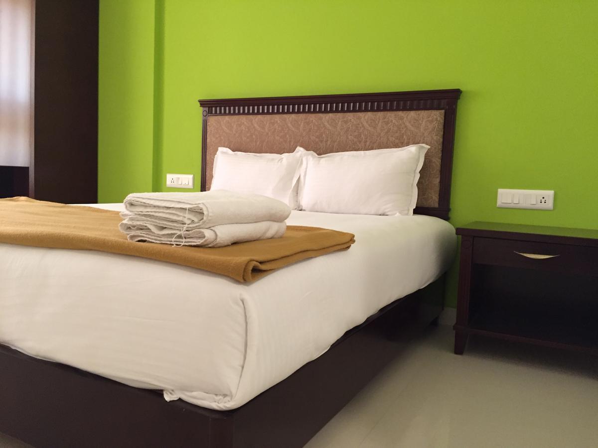 Hotel Temple Plaza Kochi Chottanikara Exterior foto