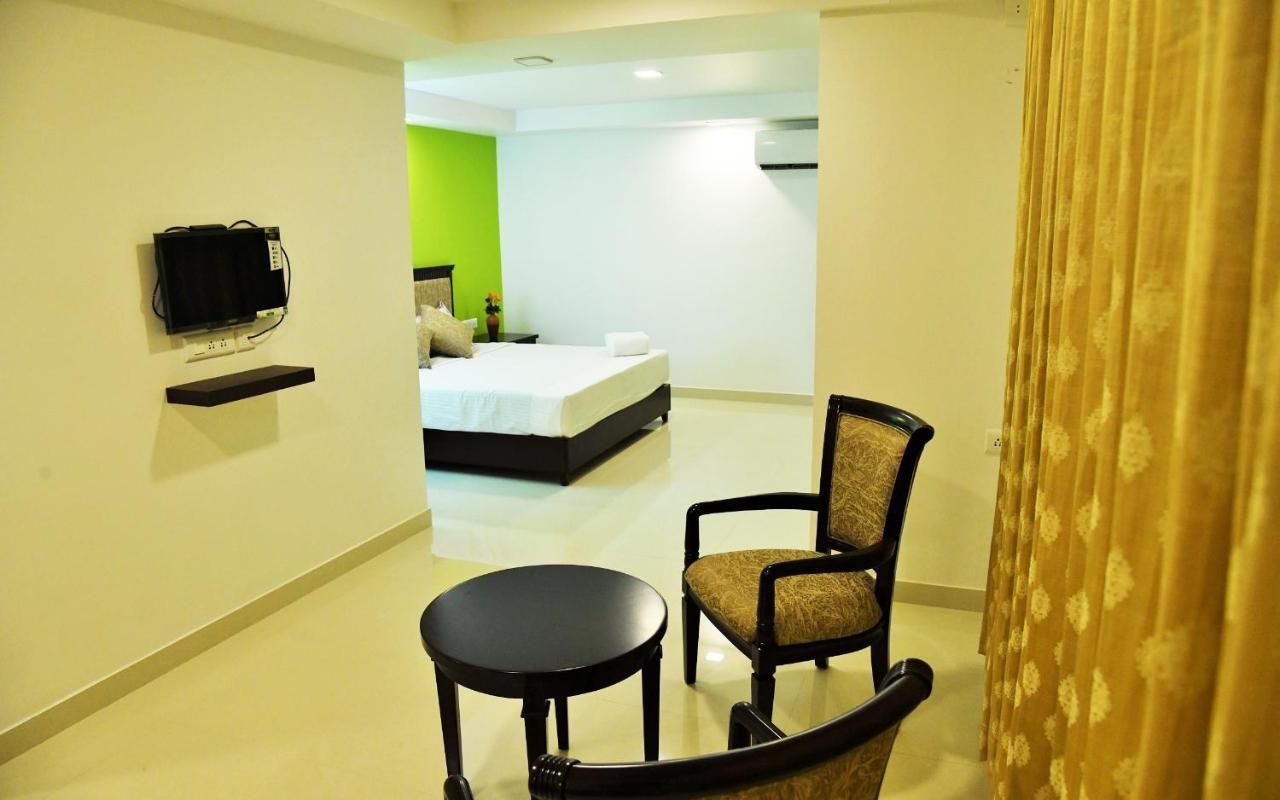 Hotel Temple Plaza Kochi Chottanikara Exterior foto