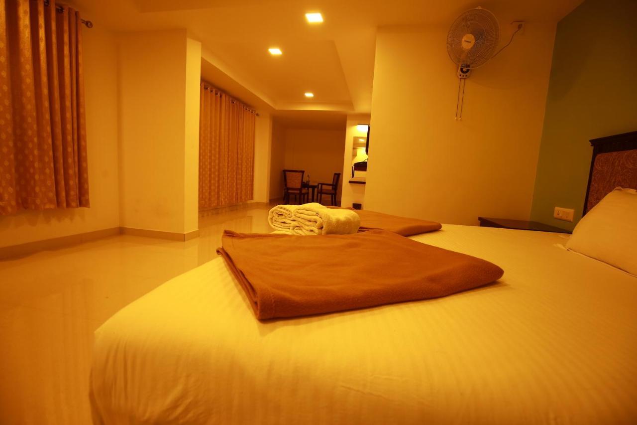 Hotel Temple Plaza Kochi Chottanikara Exterior foto