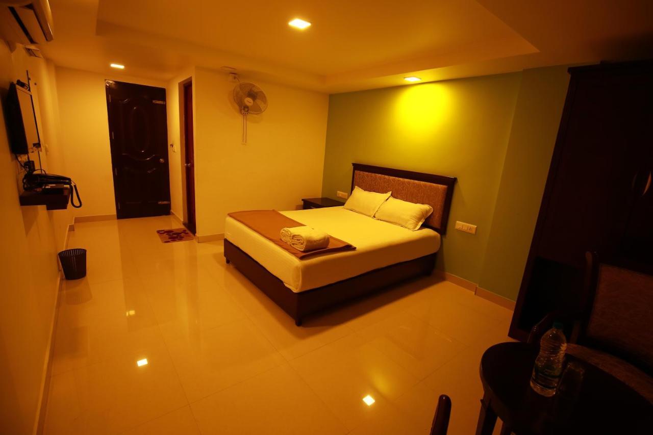 Hotel Temple Plaza Kochi Chottanikara Exterior foto